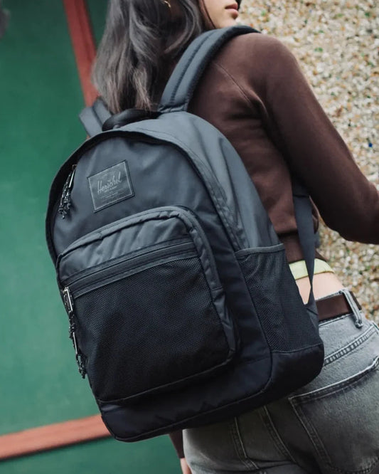 Black תיק גב Herschel Kaine Varsity 28L HERSCHEL
