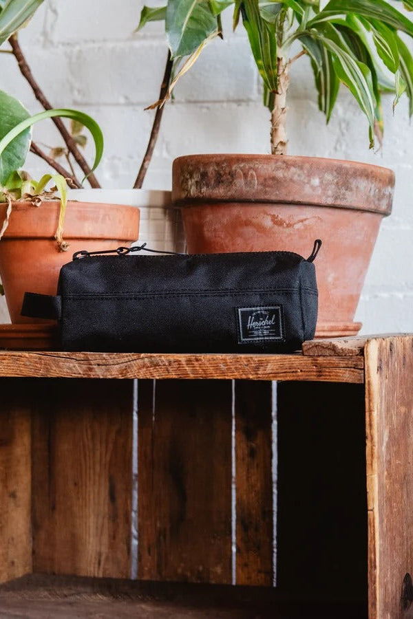 Black קלמר Herschel Settlement 1L HERSCHEL