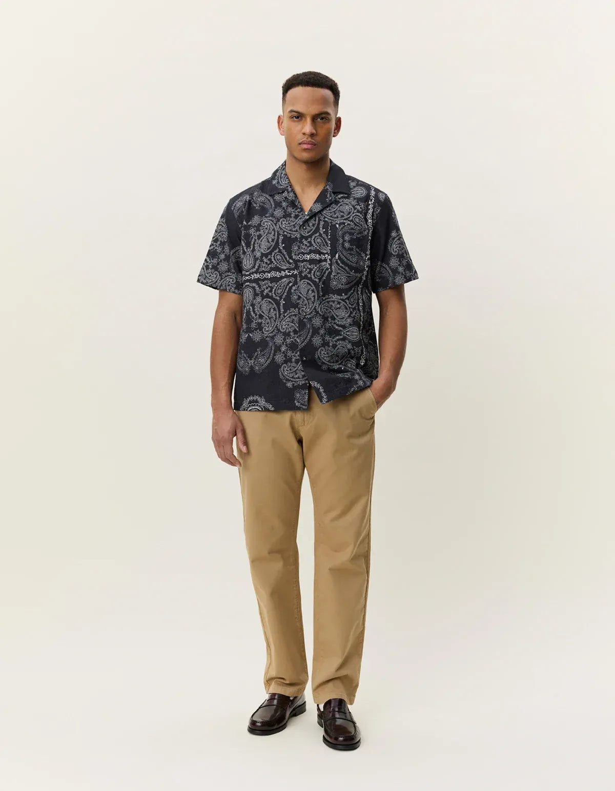 Lavender חולצה מכופתרת קצרה לגברים Paisley AOP SS Shirt LES DEUX