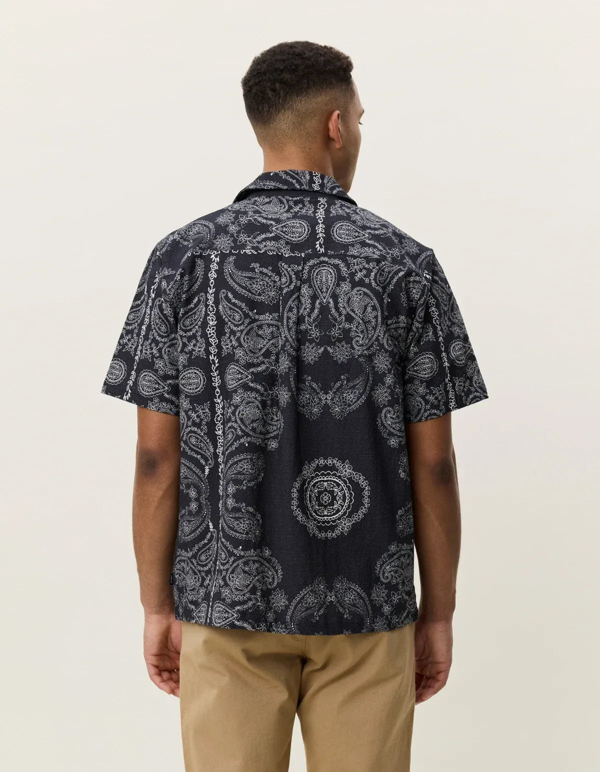Lavender חולצה מכופתרת קצרה לגברים Paisley AOP SS Shirt LES DEUX