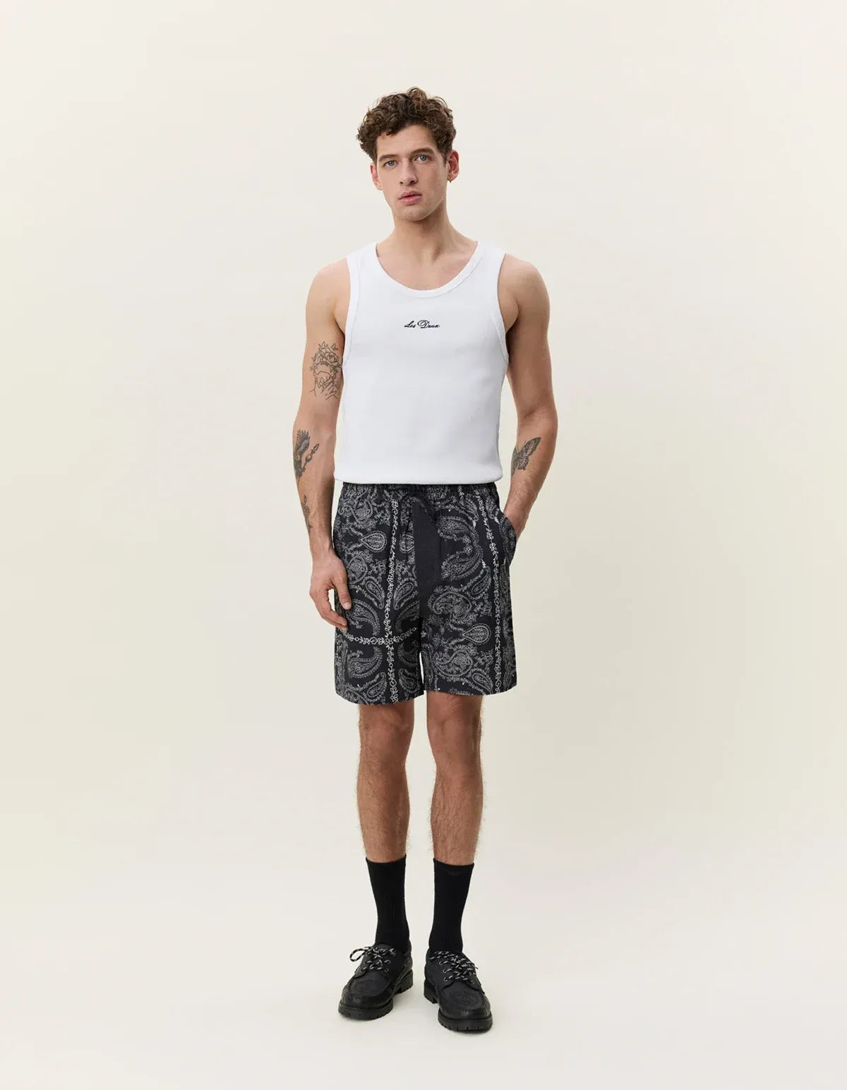Antique White מכנסיים קצרים לגברים Paisley AOP Shorts LES DEUX