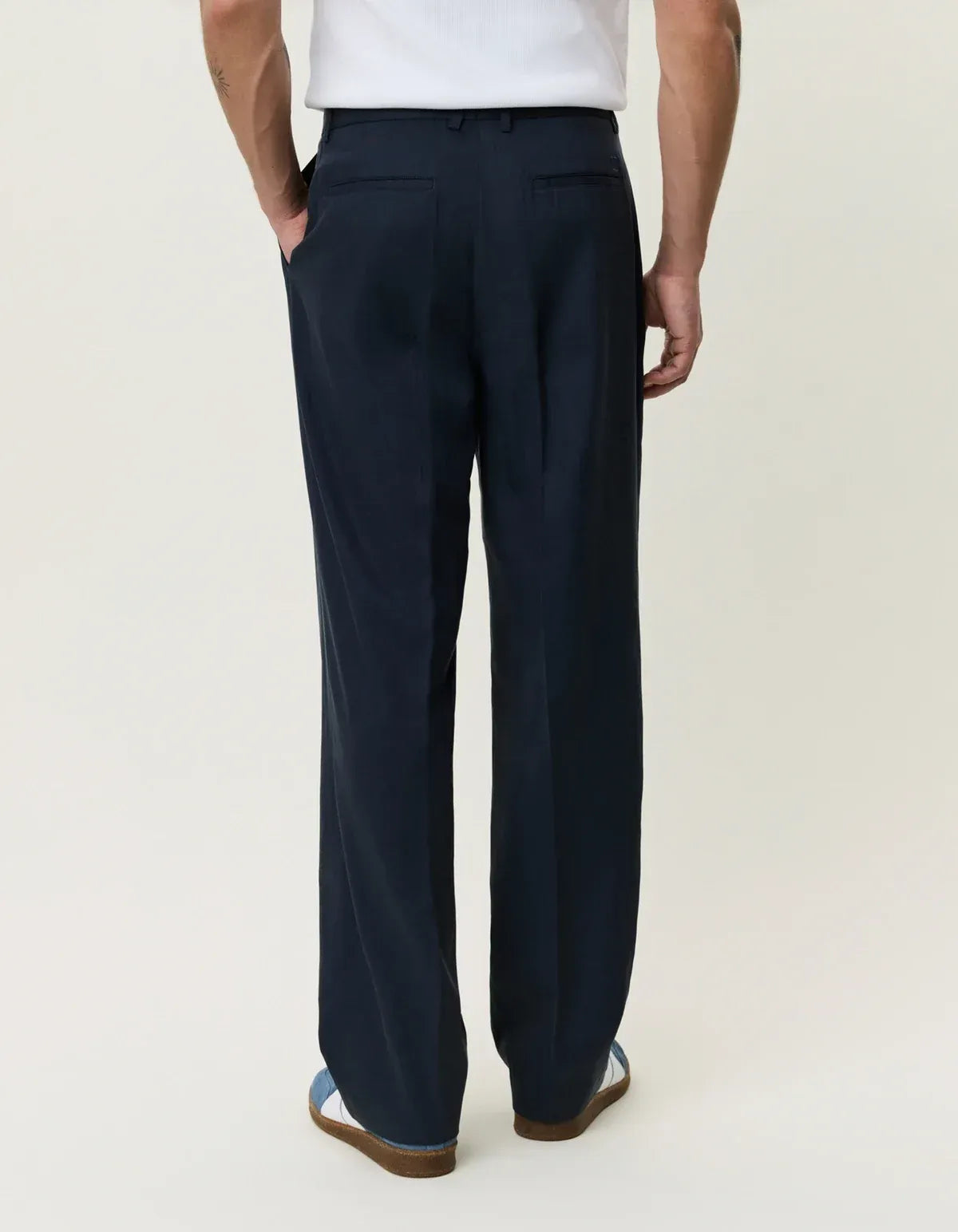 Black מכנסיים ארוכים לגברים Pleated Twill Suit Pants LES DEUX