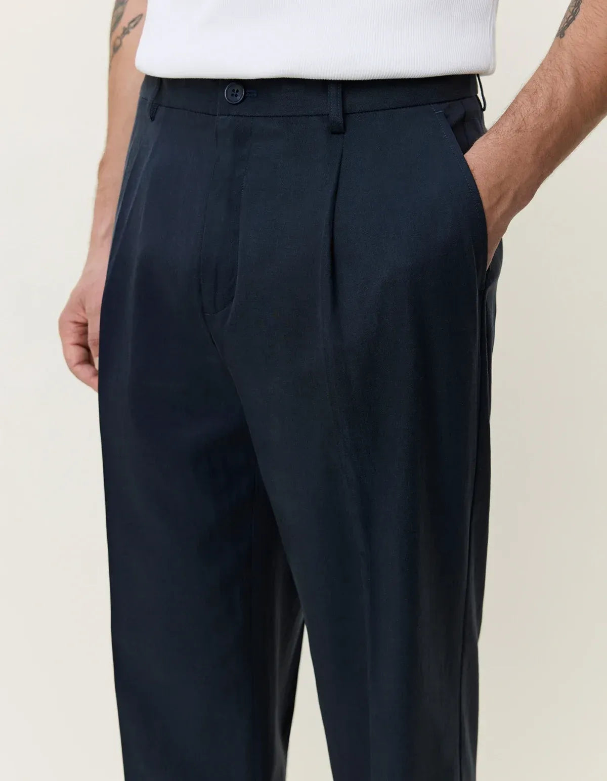 Black מכנסיים ארוכים לגברים Pleated Twill Suit Pants LES DEUX