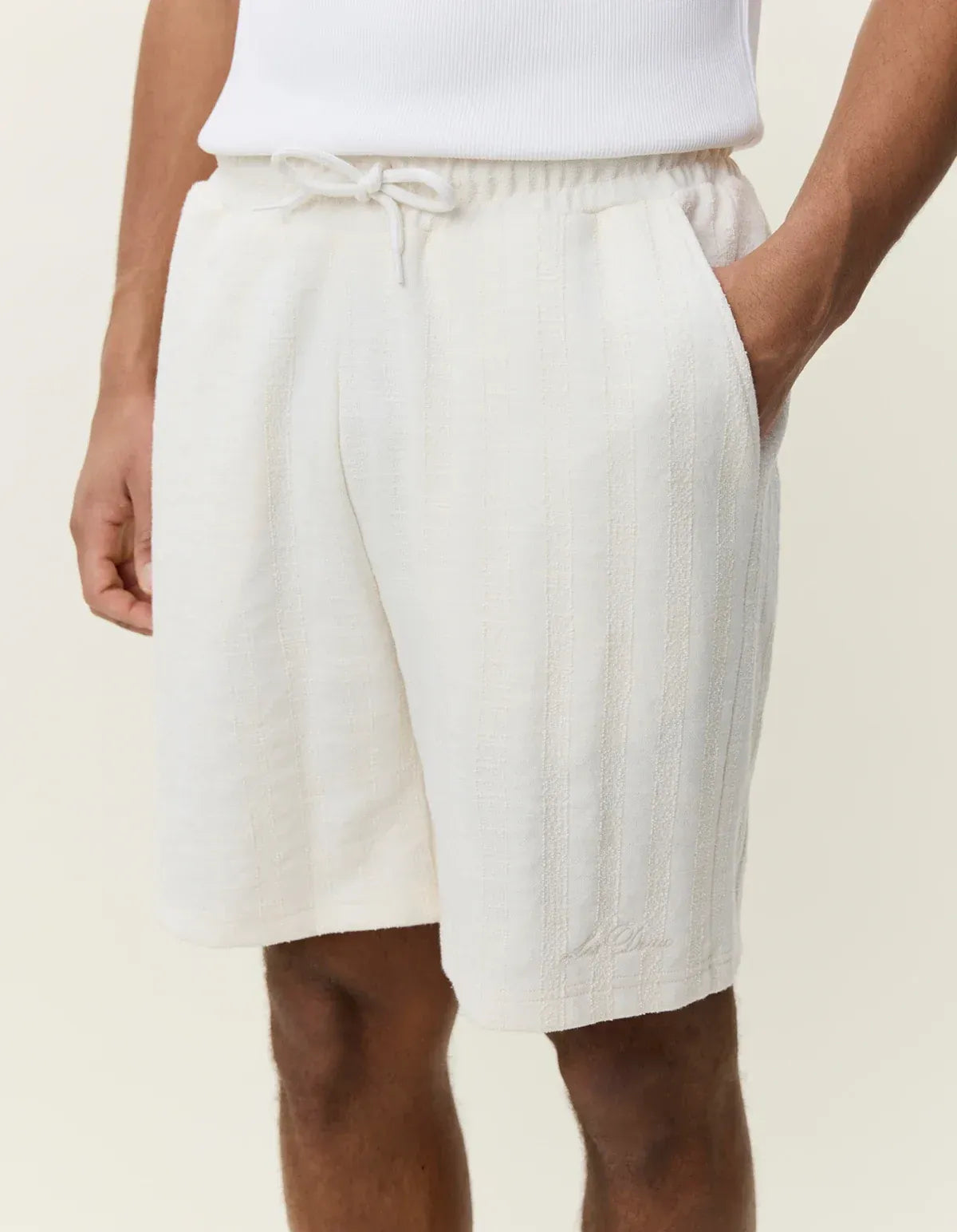 Antique White מכנסיים קצרים לגברים Stripe Jacquard Shorts LES DEUX