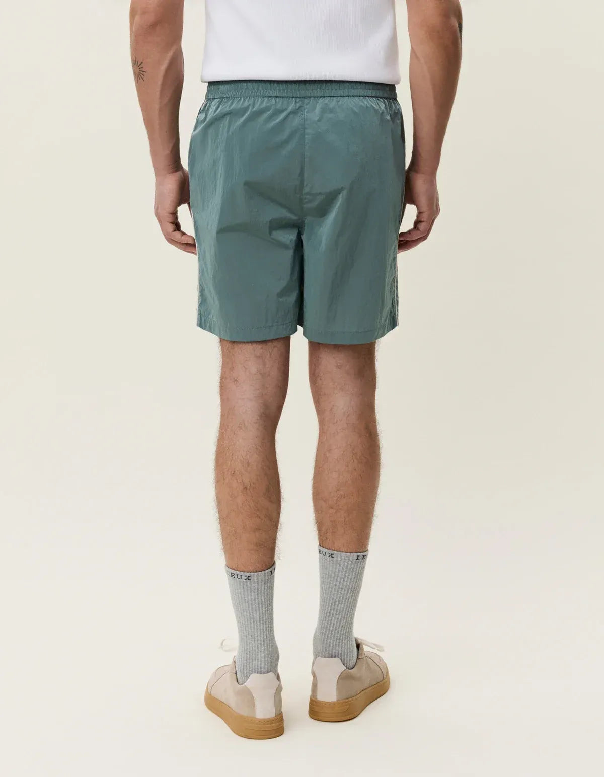 Antique White מכנסיים קצרים לגברים Shiny Crisp Shorts LES DEUX