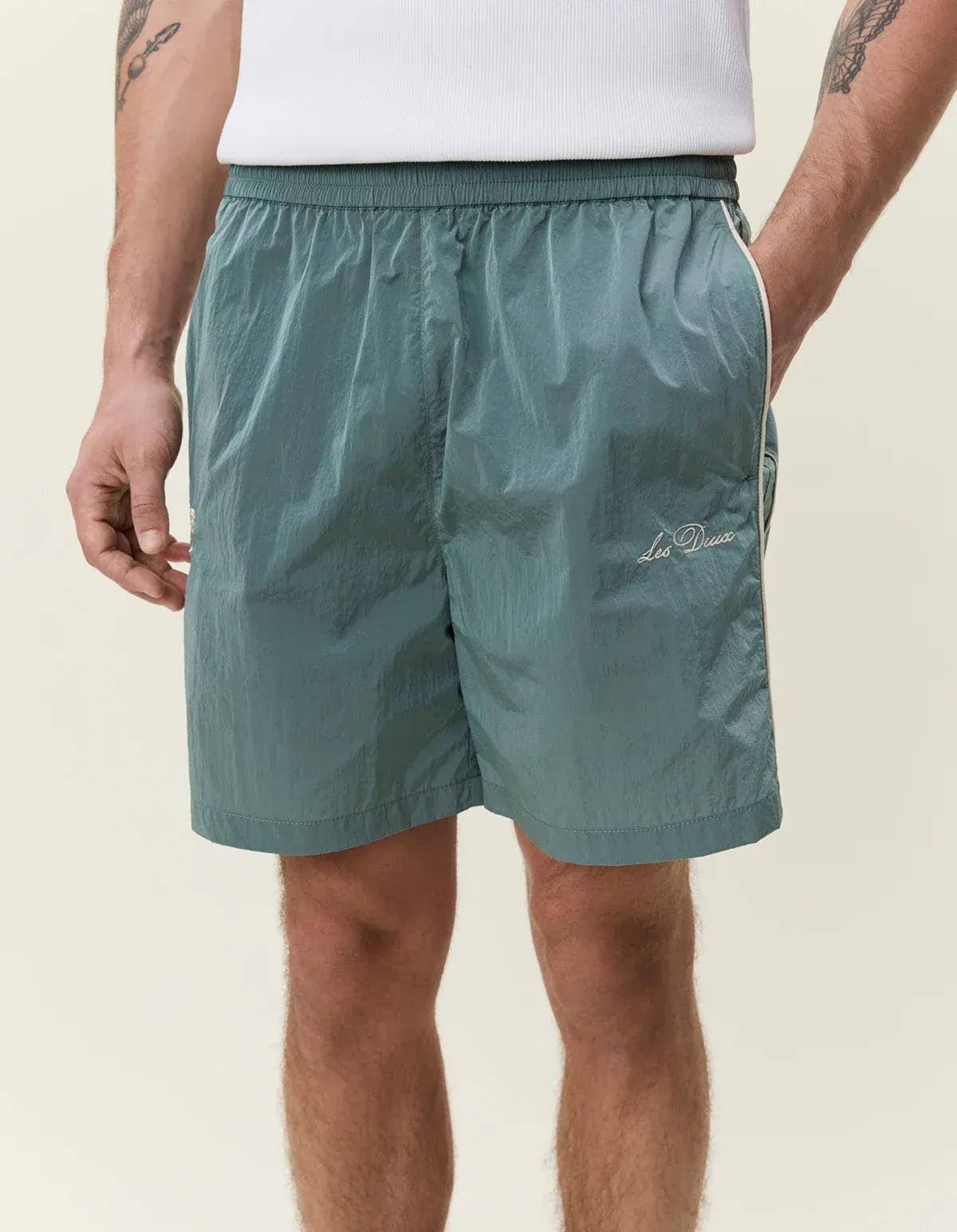 Antique White מכנסיים קצרים לגברים Shiny Crisp Shorts LES DEUX