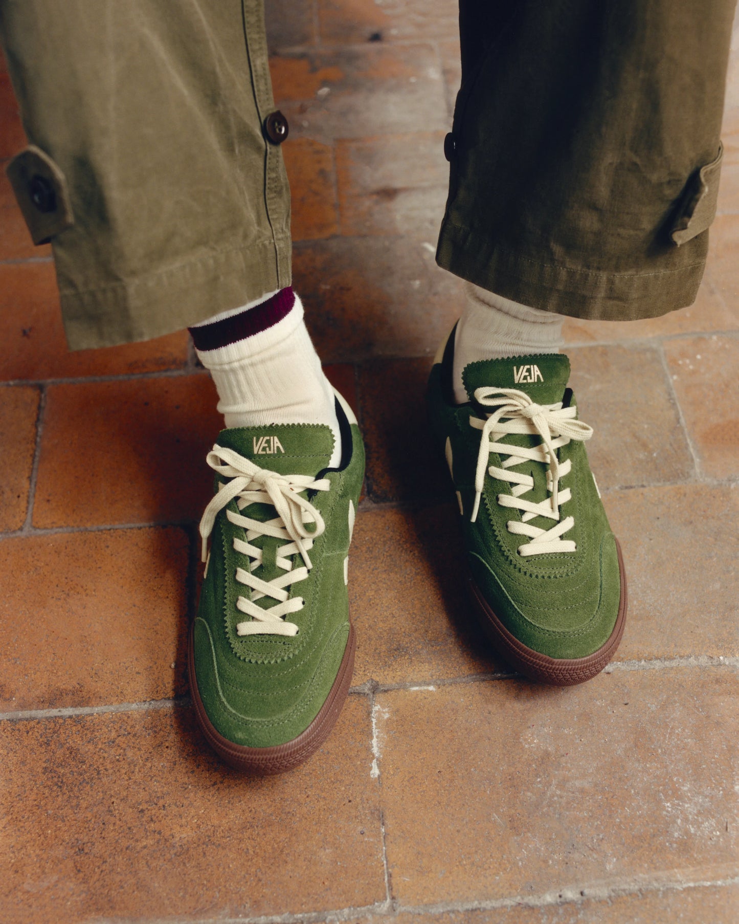 Dim Gray סניקרס זמש לגברים Veja Panenka VEJA