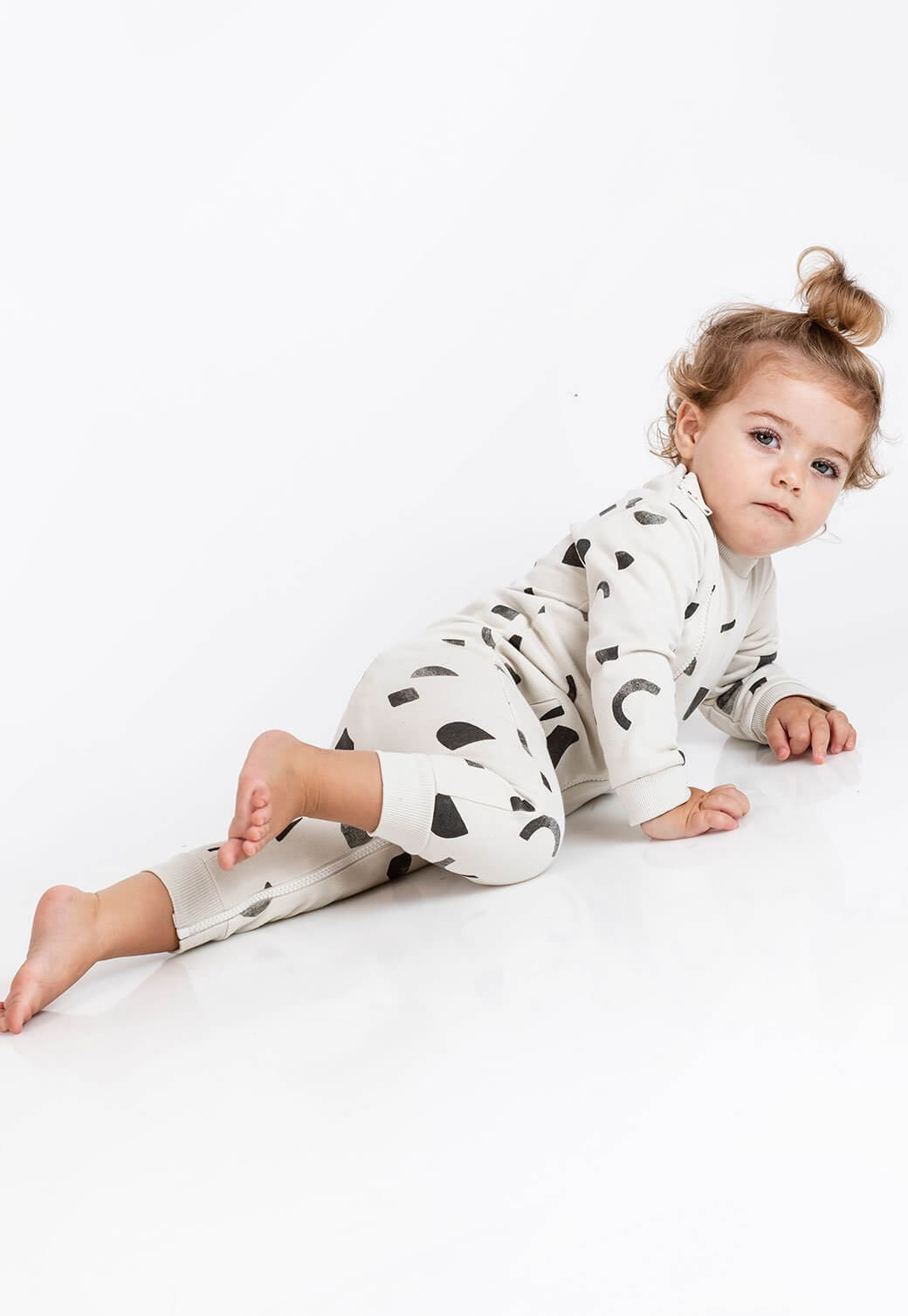 White Smoke אוברול לתינוקות עם הדפס וסגירת רוכסן story X MINENE